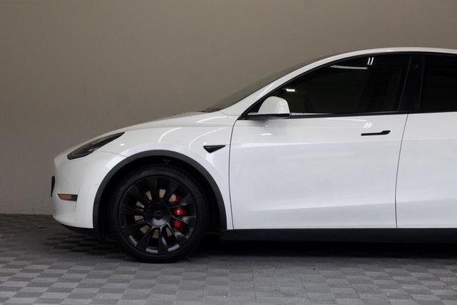Photo of 2021 White Tesla Model Y