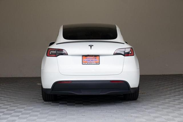 Photo of 2021 White Tesla Model Y