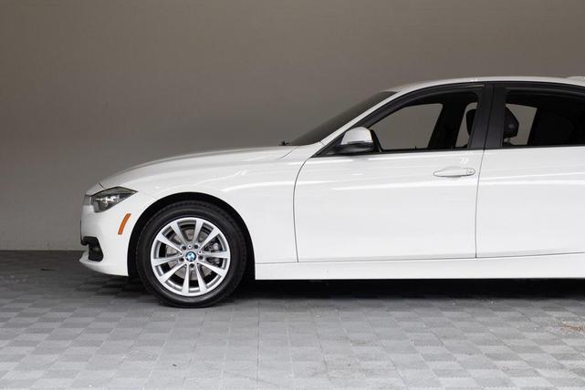 Photo of 2018 Alpine White BMW 320