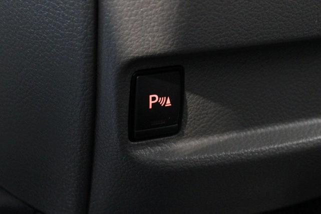 Photo of 2021 Cloud White Nissan NV200