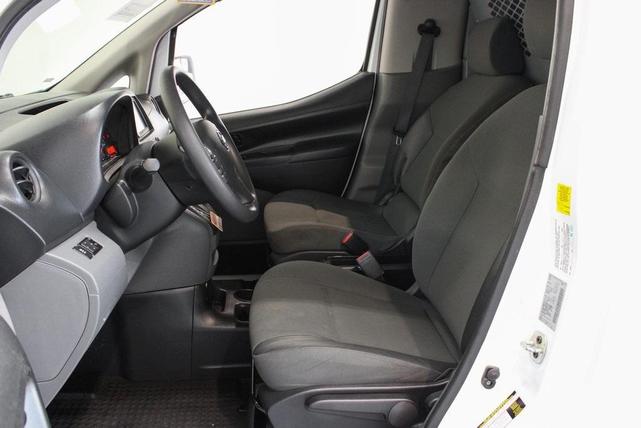 Photo of 2021 Cloud White Nissan NV200