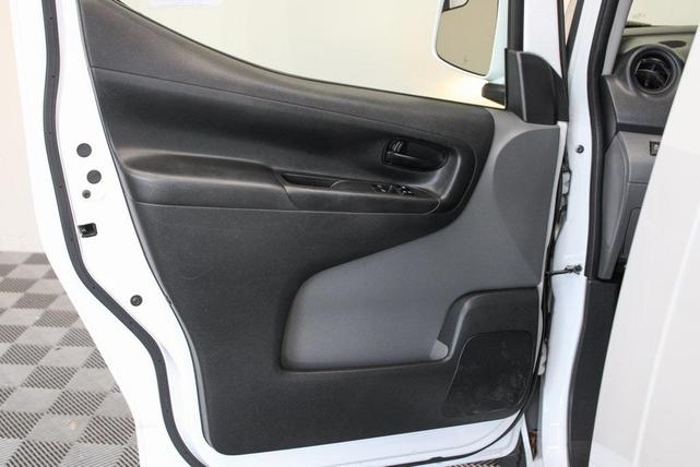 Photo of 2021 Cloud White Nissan NV200