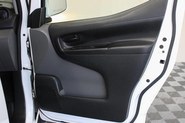 Photo of 2021 Cloud White Nissan NV200