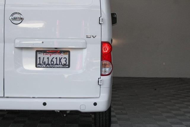 Photo of 2021 Cloud White Nissan NV200