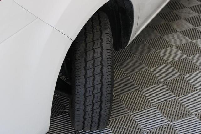 Photo of 2021 Cloud White Nissan NV200