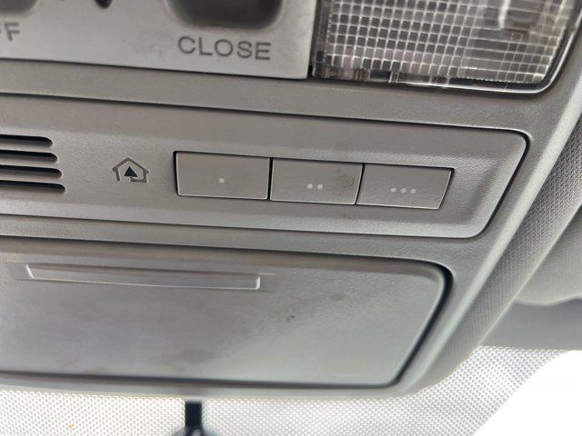 Photo of 2015 White Diamond Pearl Honda Pilot