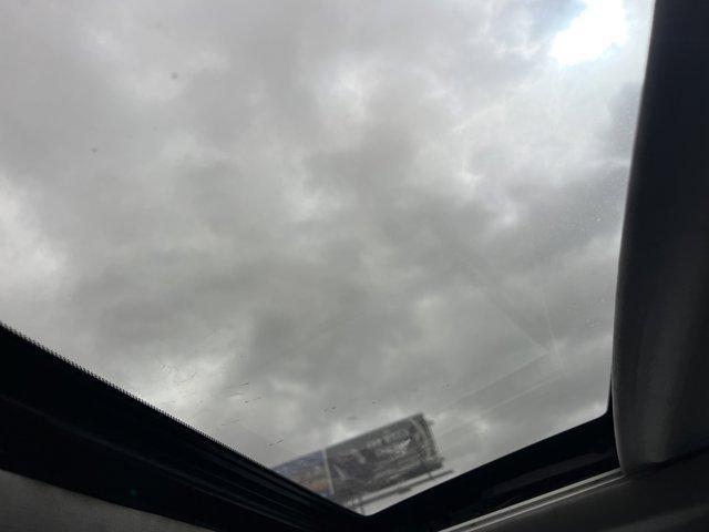 Photo of 2015 White Diamond Pearl Honda Pilot