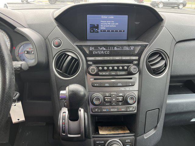 Photo of 2015 White Diamond Pearl Honda Pilot