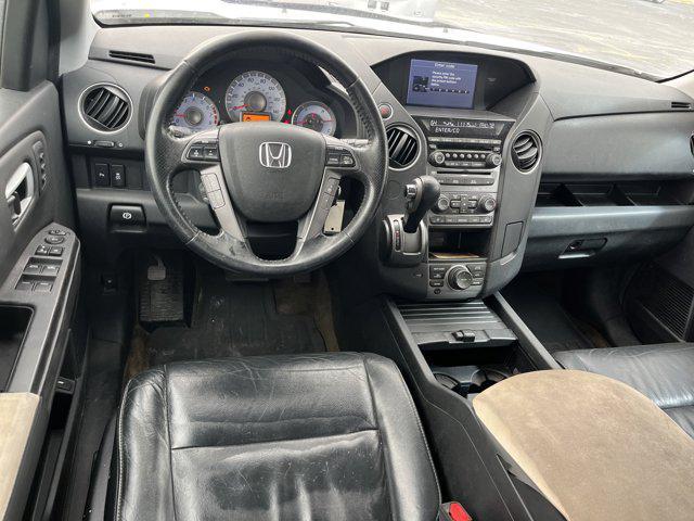 Photo of 2015 White Diamond Pearl Honda Pilot