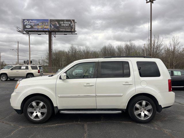 Photo of 2015 White Diamond Pearl Honda Pilot