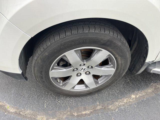 Photo of 2015 White Diamond Pearl Honda Pilot