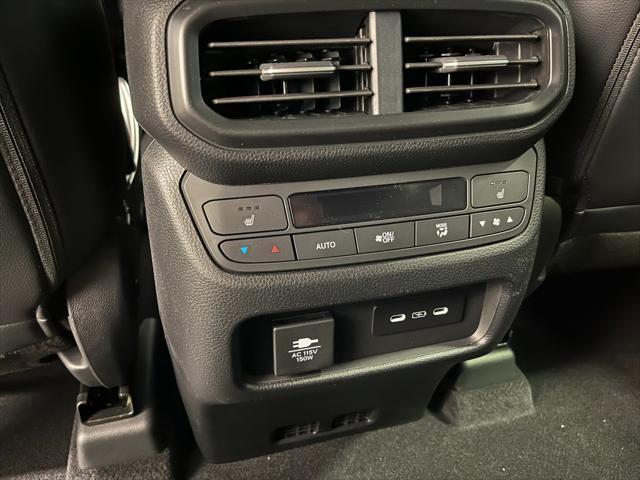 Photo of 2025 Platinum White Pearl Honda Pilot