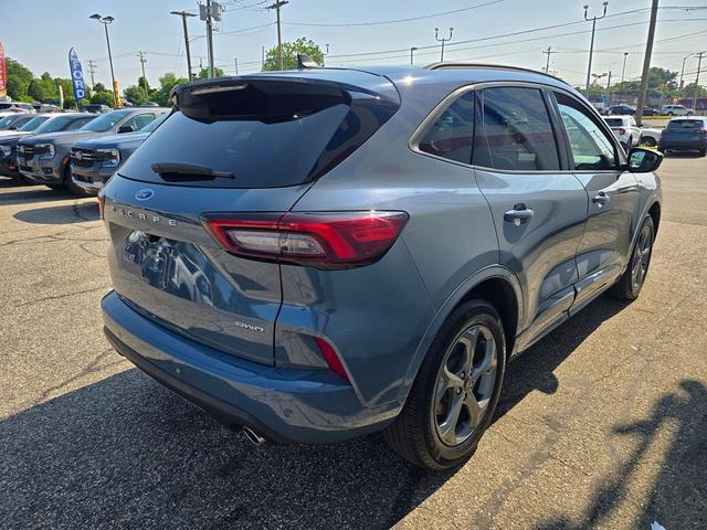 Photo of 2024 Vapor Blue Metallic Ford Escape