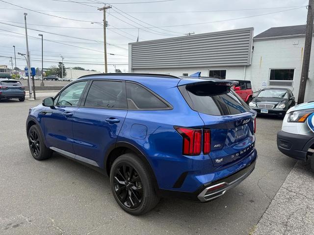 Photo of 2022 Sapphire Blue Kia Sorento