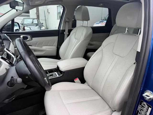 Photo of 2022 Sapphire Blue Kia Sorento