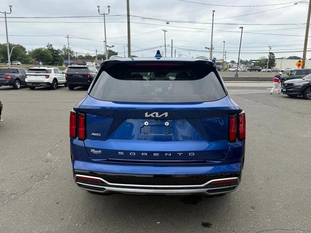 Photo of 2022 Sapphire Blue Kia Sorento