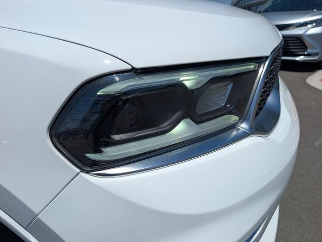 Photo of 2022 White Dodge Durango