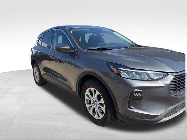 Photo of 2023 Carbonized Gray Metallic Ford Escape
