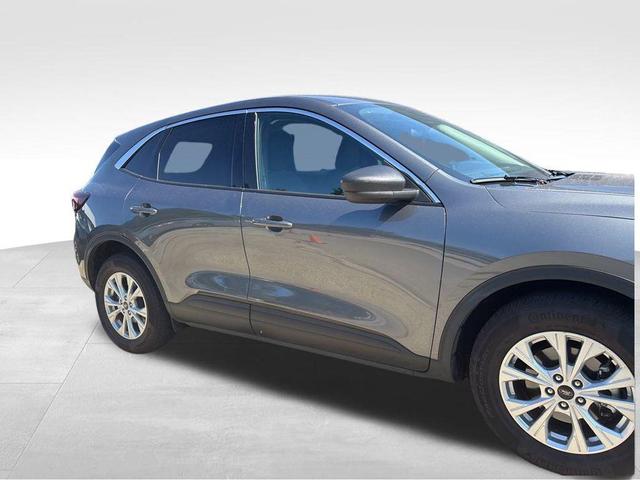 Photo of 2023 Carbonized Gray Metallic Ford Escape