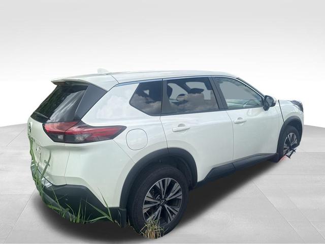 Photo of 2023 Pearl White Tricoat Nissan Rogue