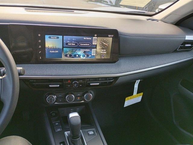 Photo of 2025 Scarlet Ember Tintcoat Nissan Kicks