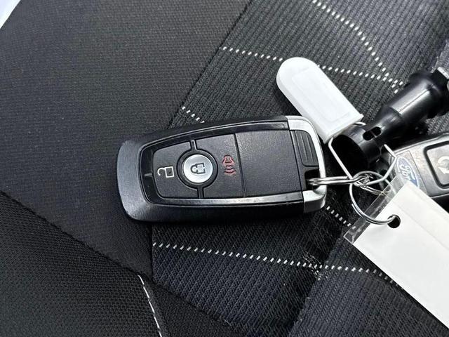 Photo of 2020 White Platinum Clearcoat Metallic Ford EcoSport