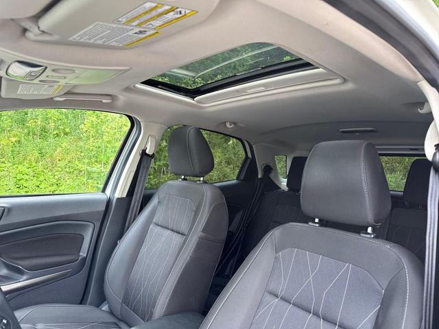 Photo of 2020 White Platinum Clearcoat Metallic Ford EcoSport