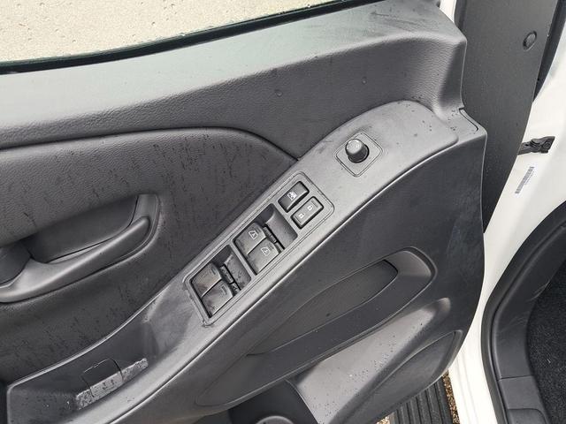 Photo of 2026 Glacier White Nissan Frontier