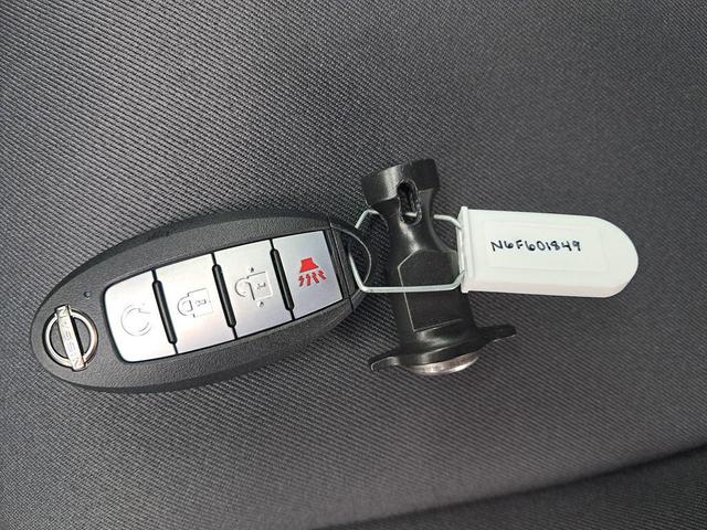 Photo of 2026 Glacier White Nissan Frontier