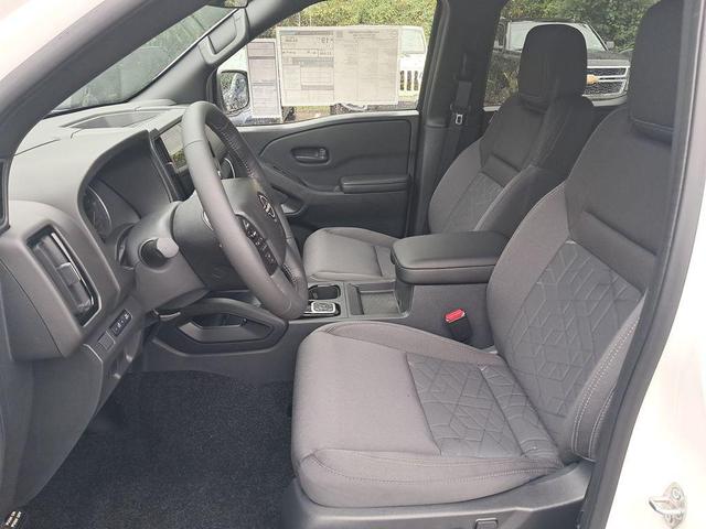 Photo of 2026 Glacier White Nissan Frontier