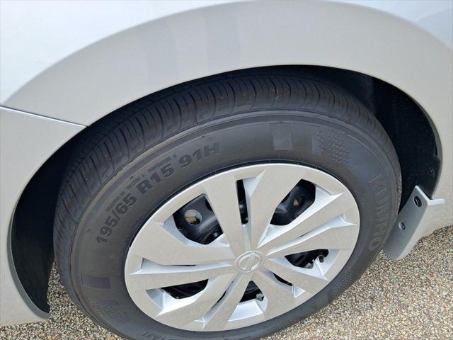 Photo of 2025 Brilliant Silver Metallic Nissan Versa