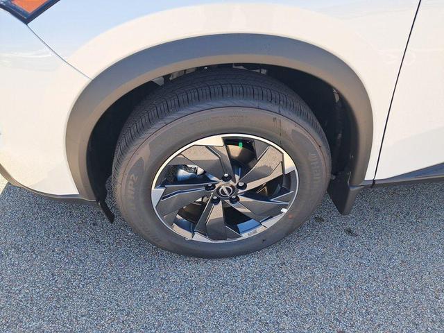 Photo of 2025 Everest White Pearl Nissan Rogue
