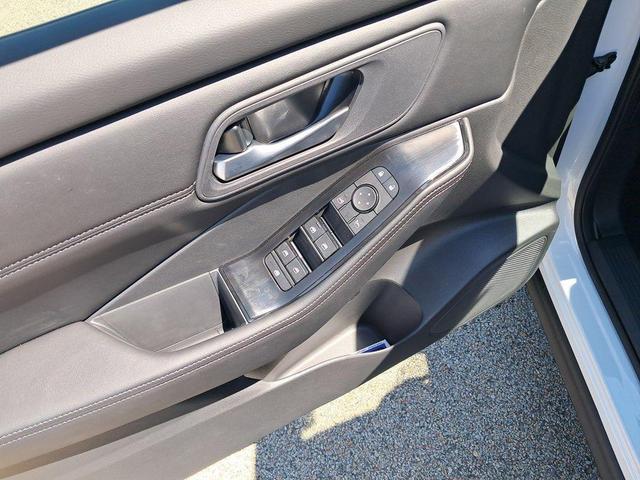 Photo of 2025 Everest White Pearl Nissan Rogue