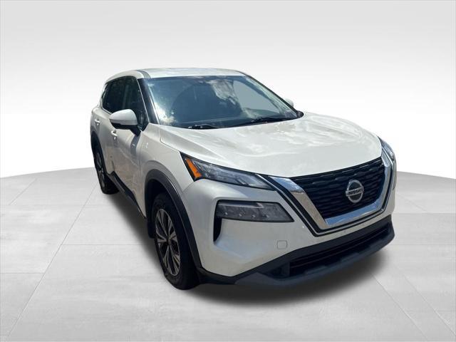 Photo of 2021 Pearl White Tricoat Nissan Rogue