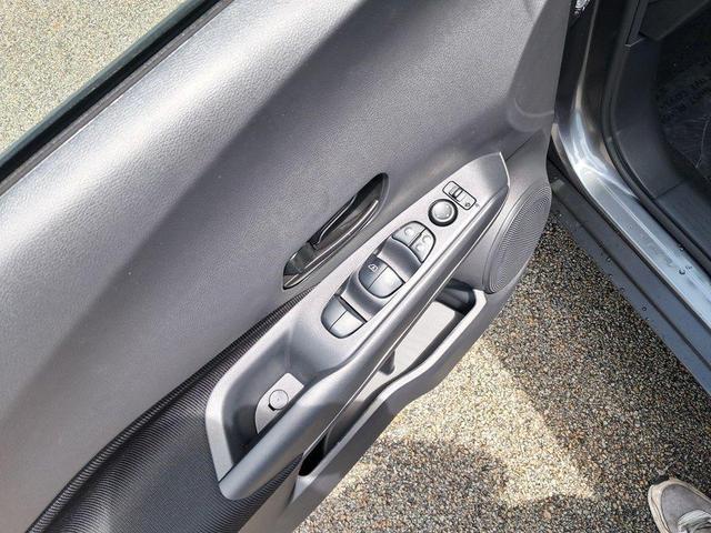 Photo of 2025 Gun Metallic Nissan Kicks