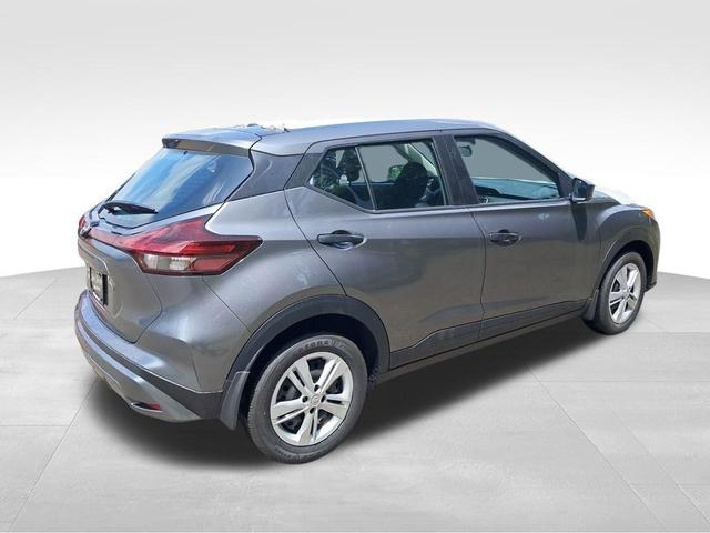 Photo of 2025 Gun Metallic Nissan Kicks