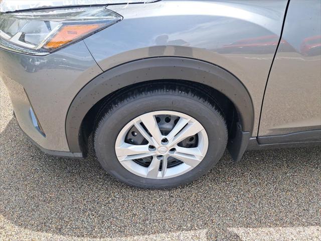 Photo of 2025 Gun Metallic Nissan Kicks