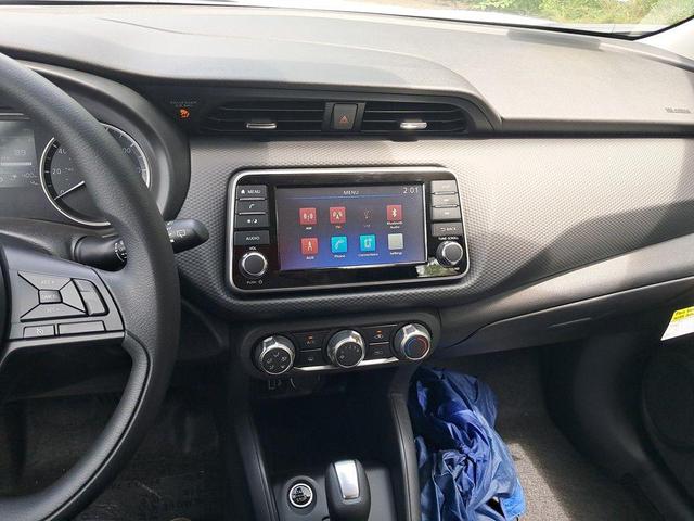 Photo of 2025 Gun Metallic Nissan Kicks