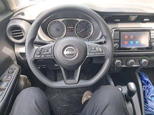 Photo of 2025 Gun Metallic Nissan Kicks
