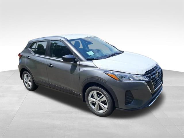 Photo of 2025 Gun Metallic Nissan Kicks