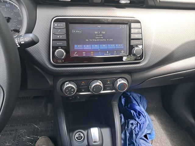 Photo of 2025 Gun Metallic Nissan Kicks