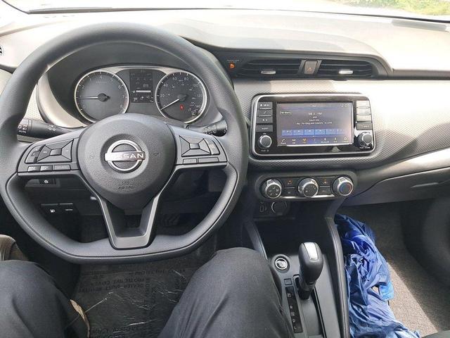 Photo of 2025 Gun Metallic Nissan Kicks