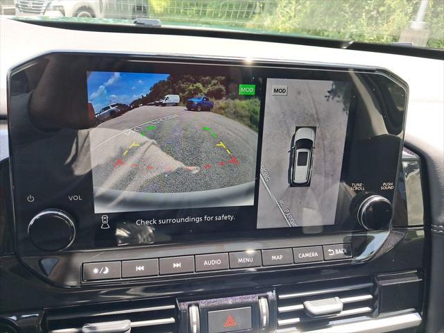 Photo of 2025 Obsidian Green Pearl/Super Black Nissan Pathfinder