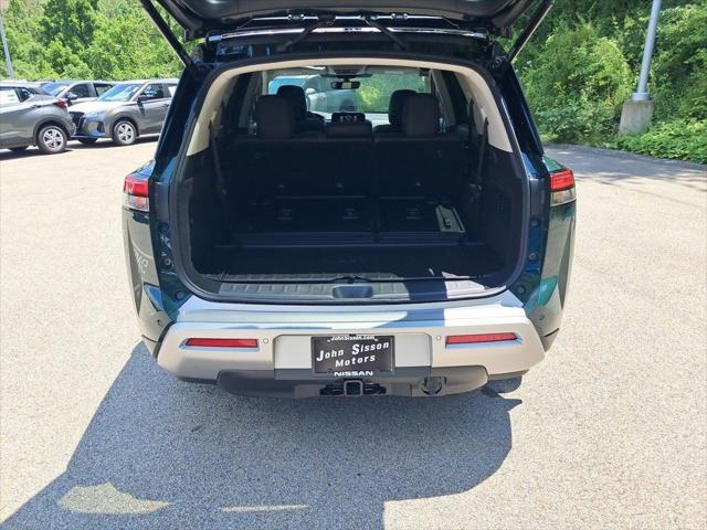 Photo of 2025 Obsidian Green Pearl/Super Black Nissan Pathfinder