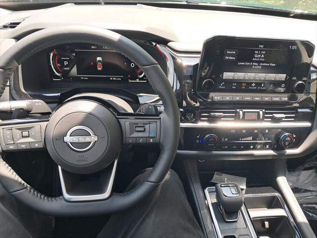 Photo of 2025 Obsidian Green Pearl/Super Black Nissan Pathfinder
