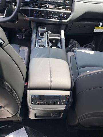 Photo of 2025 Obsidian Green Pearl/Super Black Nissan Pathfinder