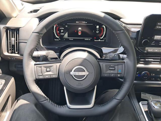 Photo of 2025 Obsidian Green Pearl/Super Black Nissan Pathfinder