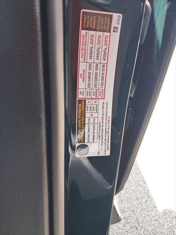 Photo of 2025 Obsidian Green Pearl/Super Black Nissan Pathfinder