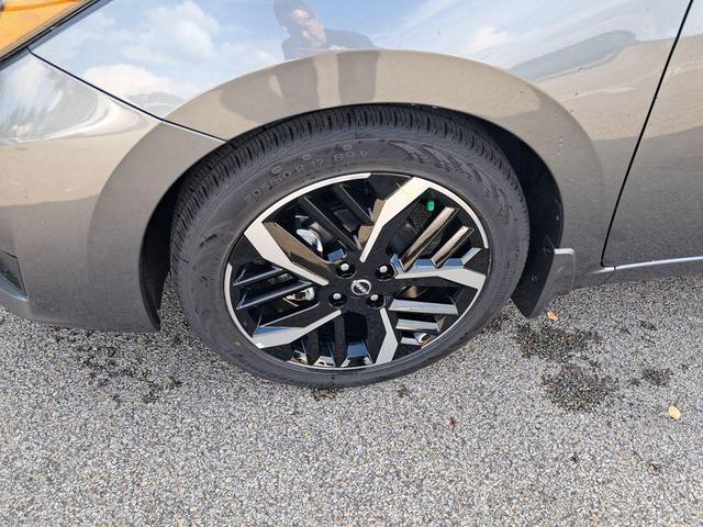 Photo of 2025 Gun Metallic Nissan Versa