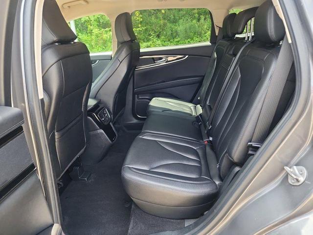 Photo of 2022 Asher Gray Metallic Clearcoat Lincoln Nautilus